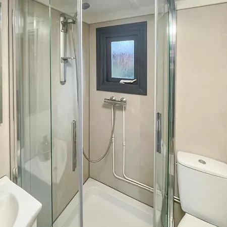 Campsite 1 Bedroom Cozy Stacaravan In Putten