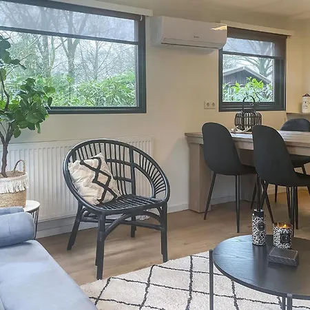 1 Bedroom Cozy Stacaravan In Campsite Putten