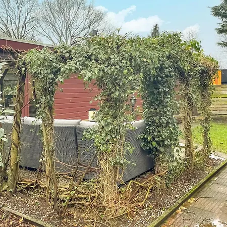 Campsite 1 Bedroom Cozy Stacaravan In
