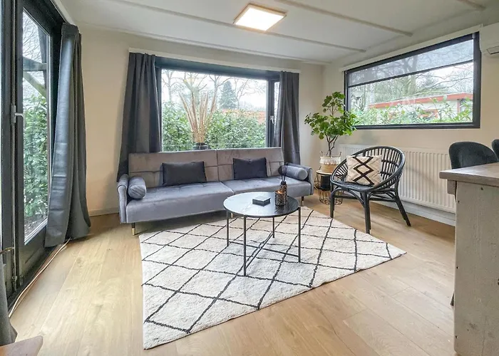 1 Bedroom Cozy Stacaravan In 3* Putten